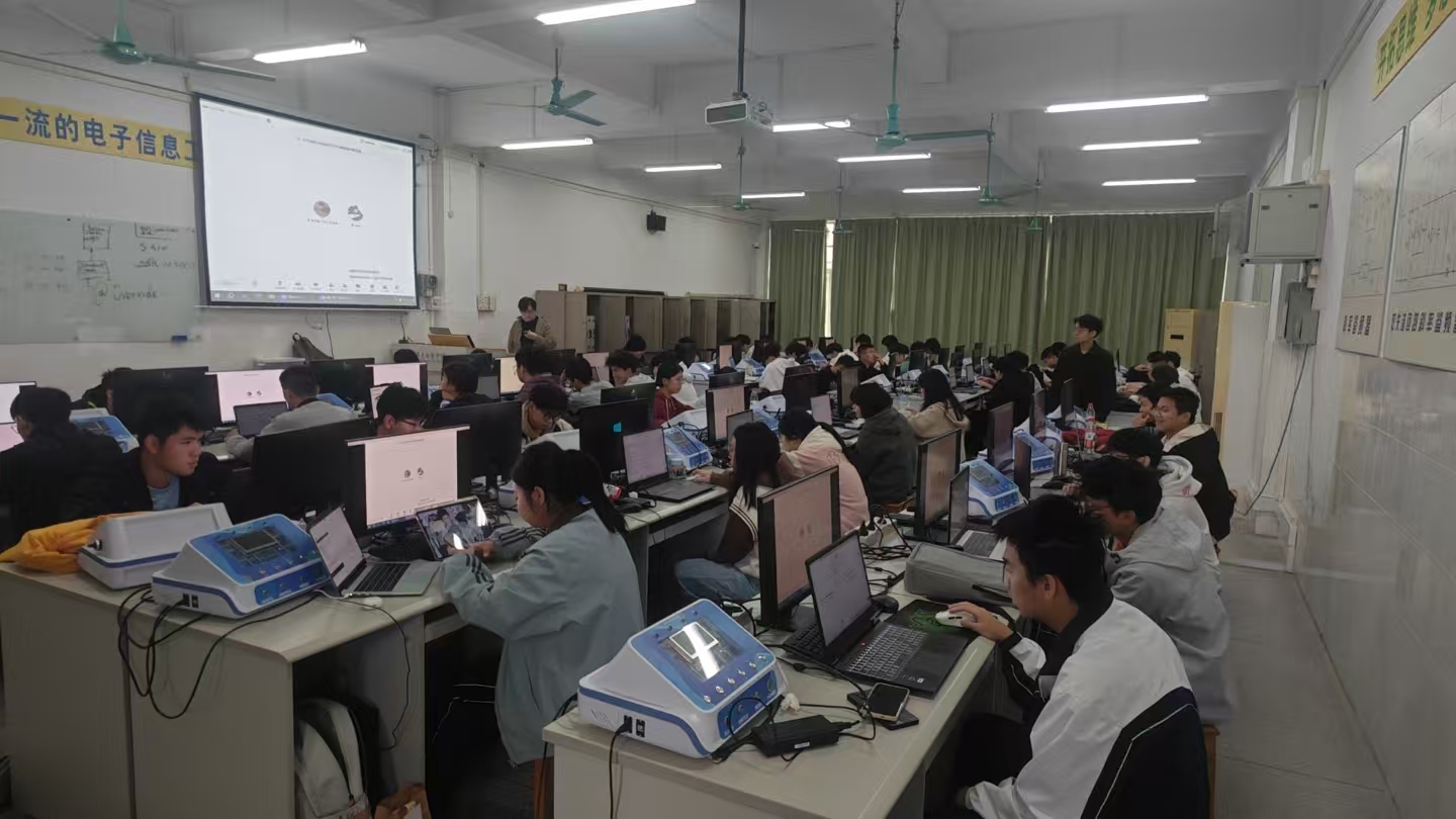 走进广东白云学院华为ICT学院